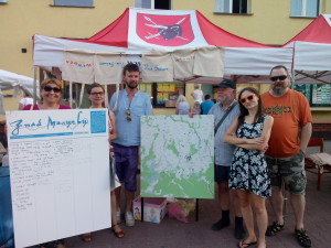 NA zdjęciu osoby biorące udział w rozmowach z mieszkańcami podczas  Dni Sejn